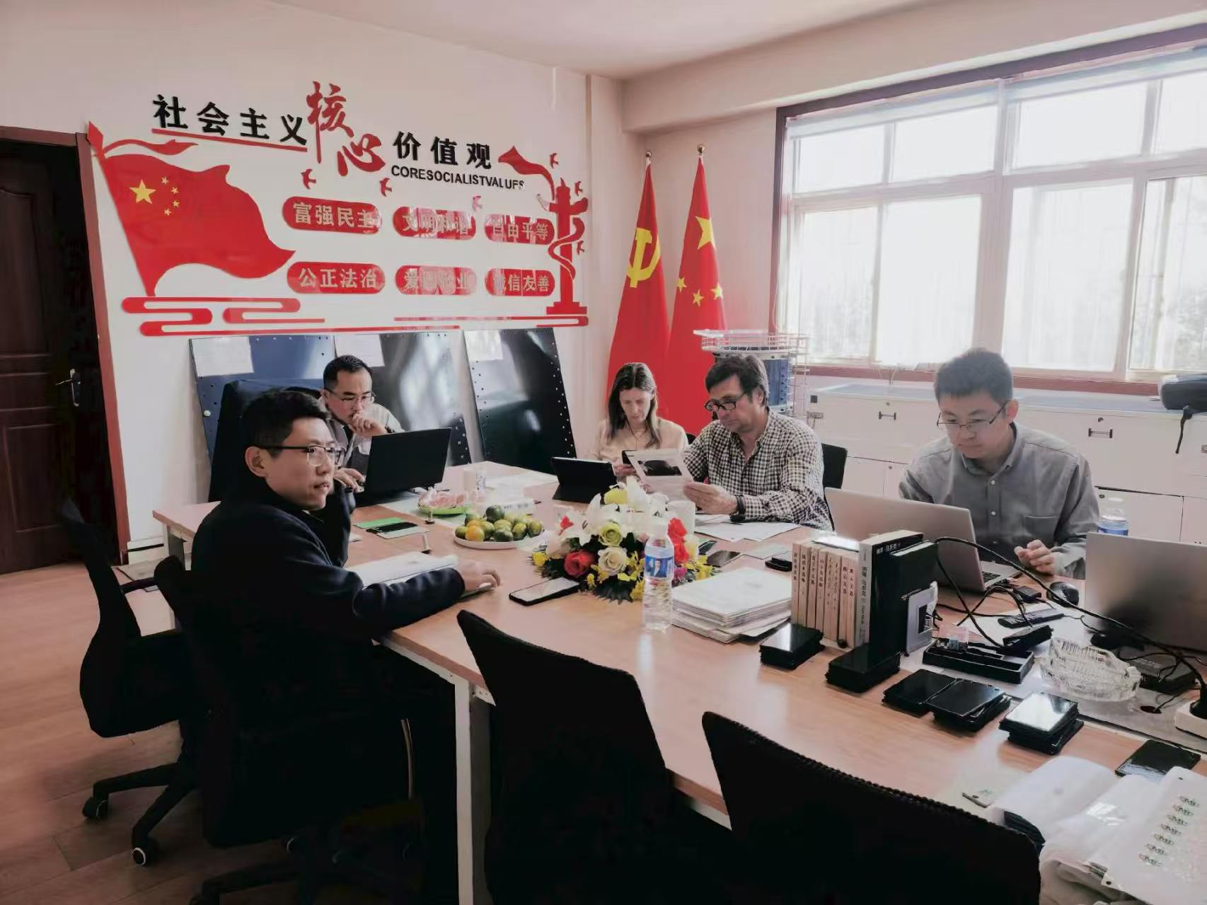 阿根廷牛业集团客户莅临青岛埃马克考察交流，深化环保装备与粪污治理领域合作(图1)